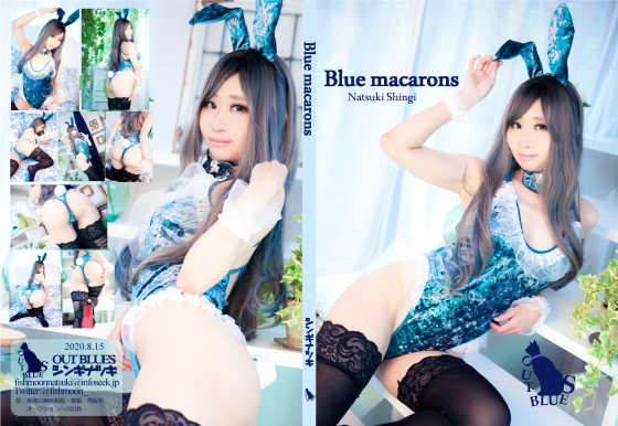 Blue macarons 